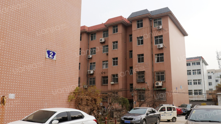 高级技校宿舍外景图