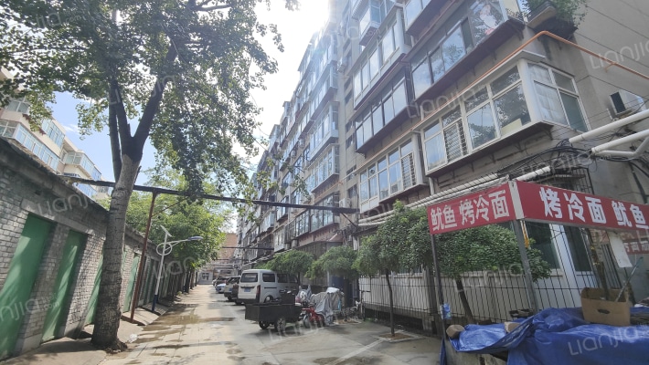 建设集团宿舍外景图