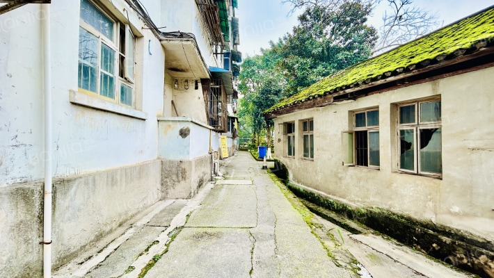 邮电大学教师公寓楼外景图