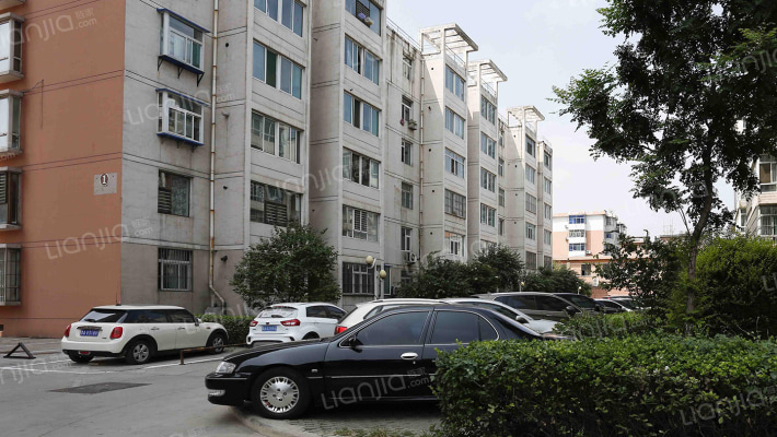 中景花园外景图