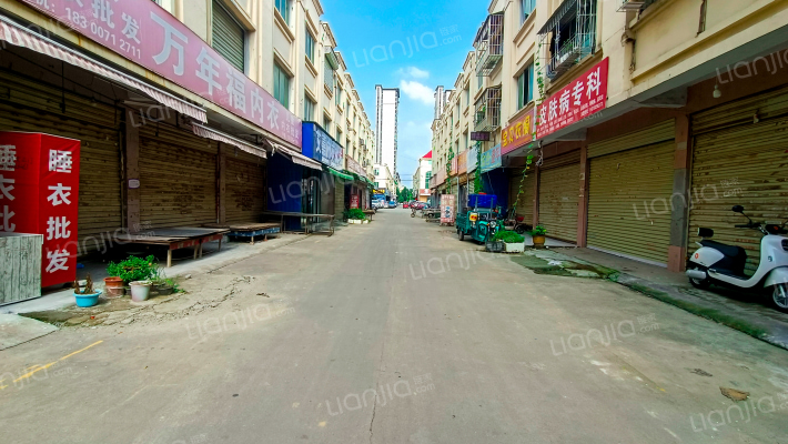 驻马店市贸易广场外景图