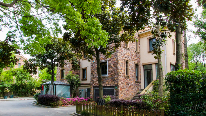 蓝色剑桥外景图