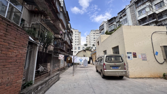 昆钢冶金机械厂宿舍外景图