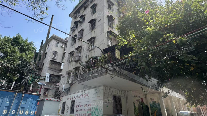 南面小区外景图