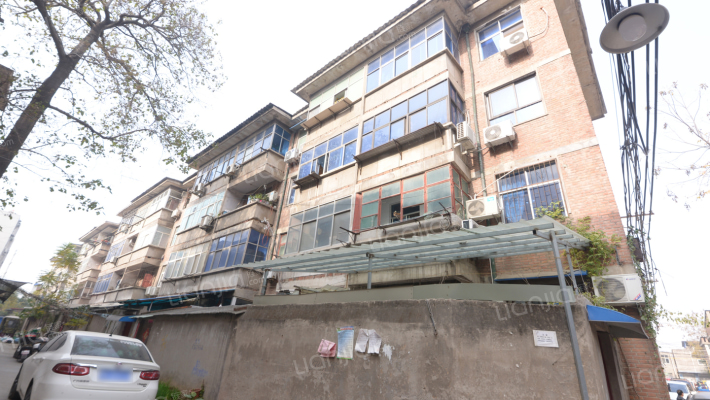 许昌市鞋厂家属院外景图