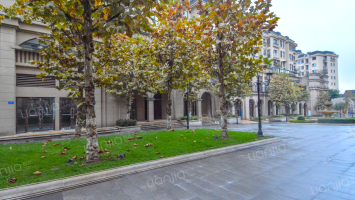 法蓝西莊邸枫丹里外景图