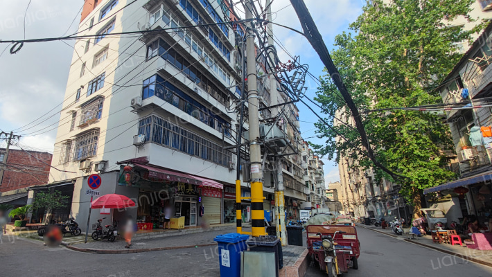 十字街109号外景图