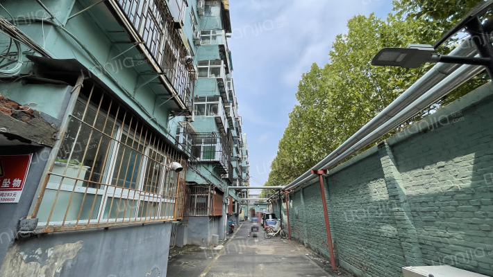 医疗器械厂宿舍外景图