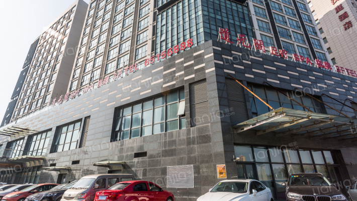 维也纳国际酒店外景图