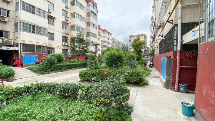 西安照明电器工业公司家属院外景图