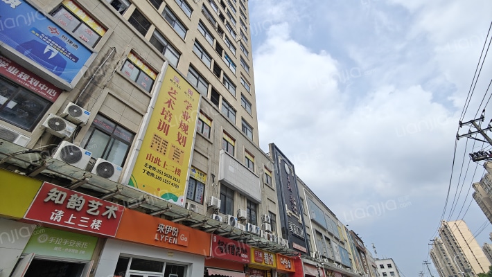 伟业迎春商业广场外景图