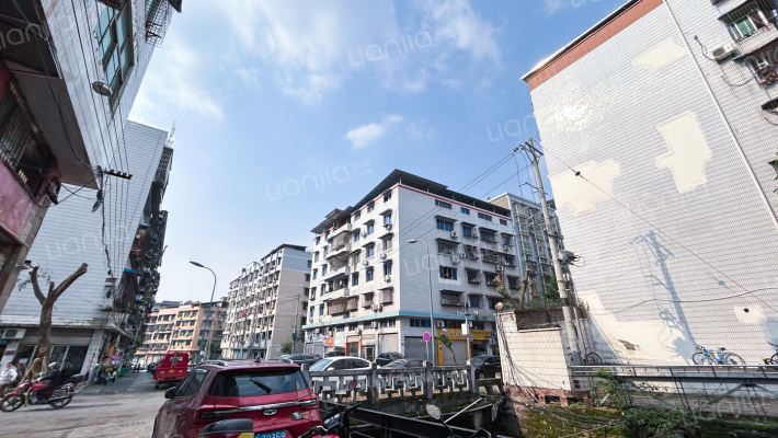 皮鞋城北一街140号外景图