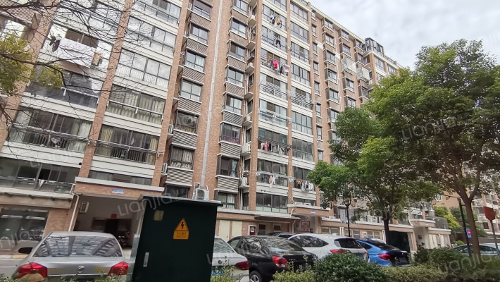 西欧龙城外景图