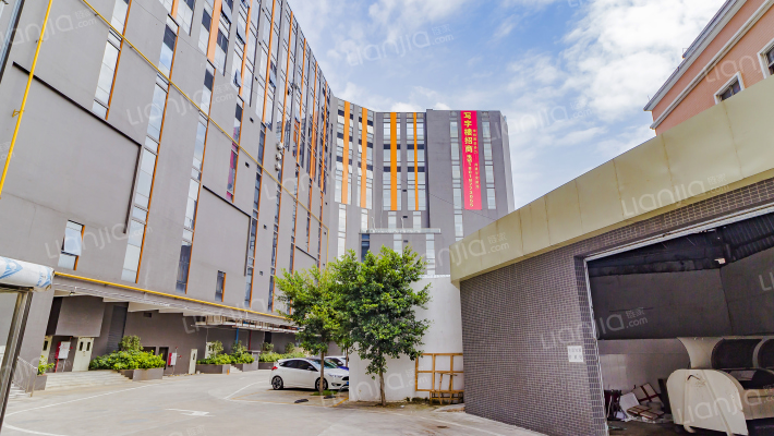 乐趣荟广场外景图