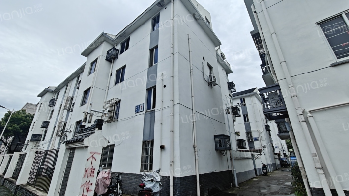 府东新村外景图