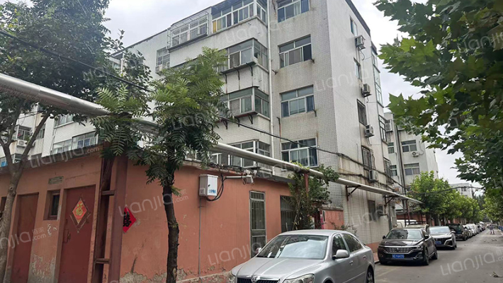 潍坊职业学院宿舍院外景图