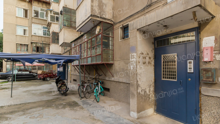 兰州财经大学长青学院鱼池口校区外景图