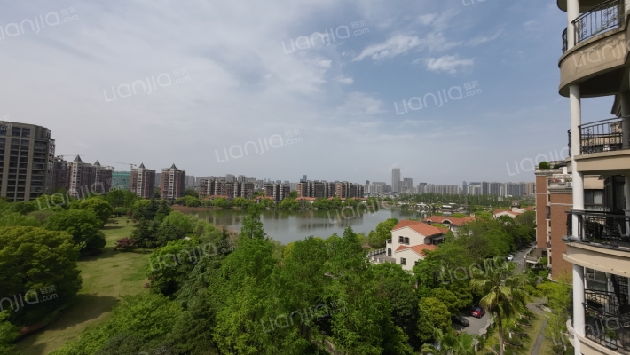 湖畔宽邸外景图