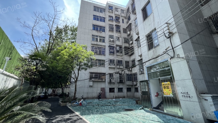 卓刀泉中学宿舍楼外景图