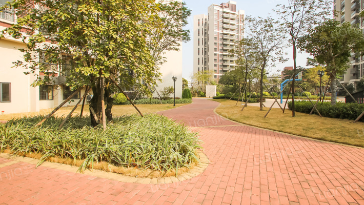 康域城品花园外景图