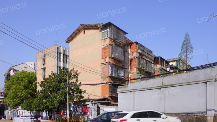 井湾子派出所宿舍外景图