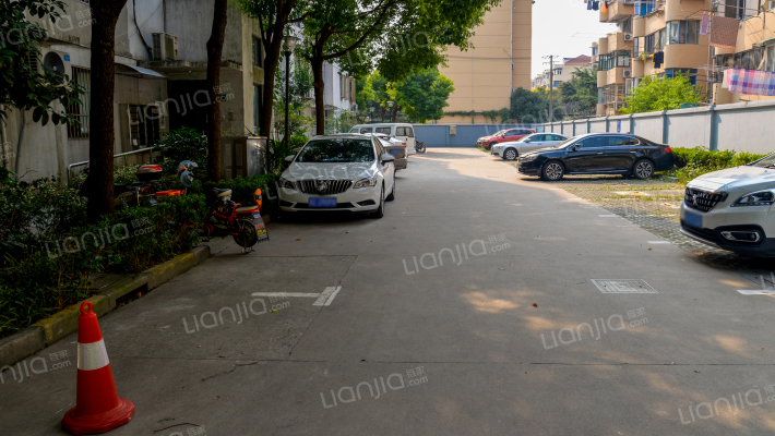 龙南公寓外景图