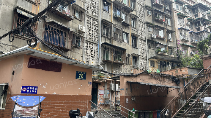 司法局宿舍院落外景图