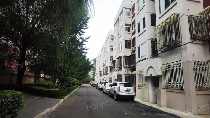 南十里居干部院外景图