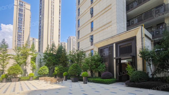 龙湖·龙誉城外景图