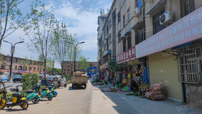 铸管厂家属楼外景图