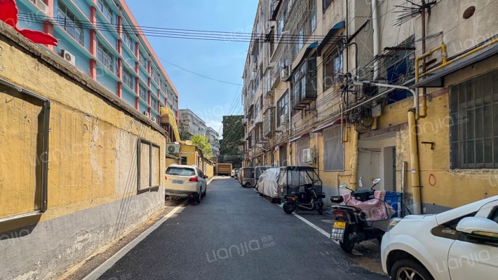 骏马路工行南院外景图