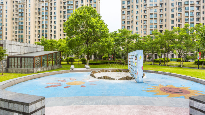 莱顿小城外景图