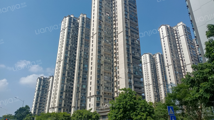 蟠龙小区外景图