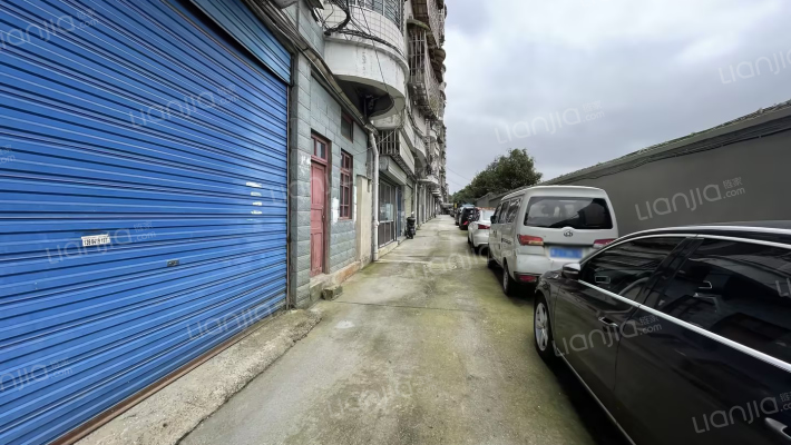 花溪云上村外景图