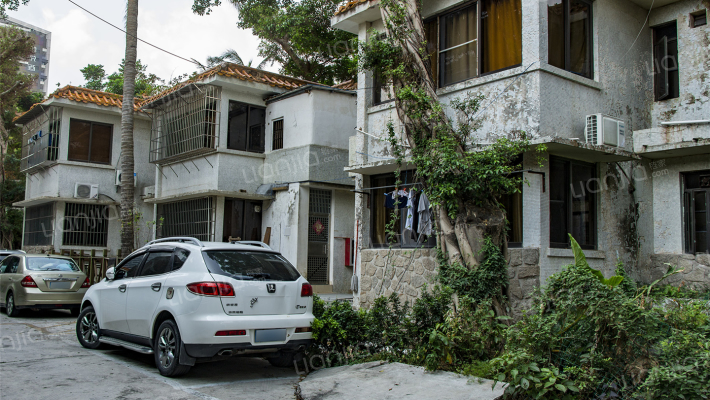 蓝天别墅外景图