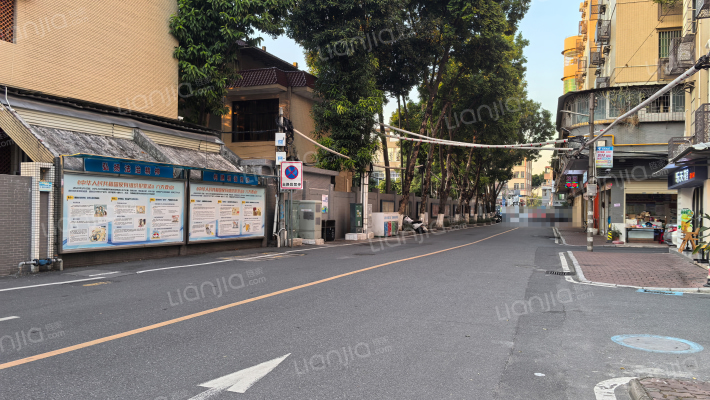 广场中路九街外景图
