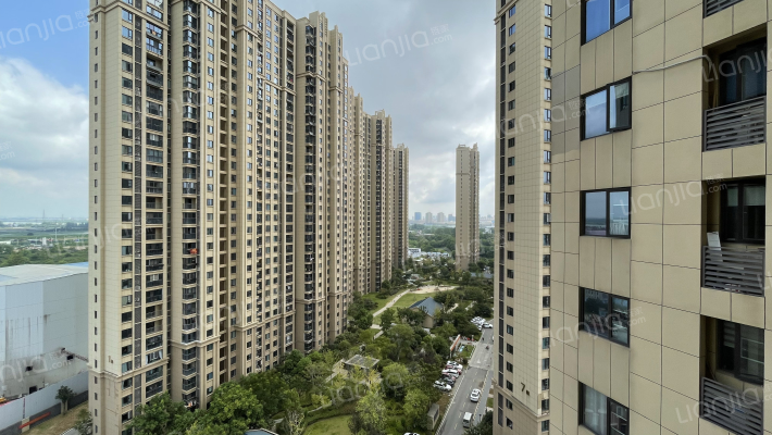 南德榜样学府外景图