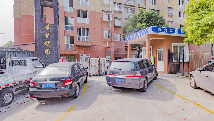 前望锦园外景图