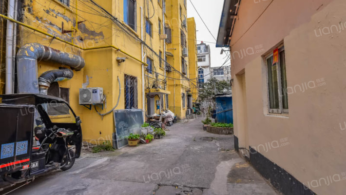 济南新村统建楼外景图