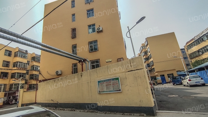 郊区保险公司宿舍外景图