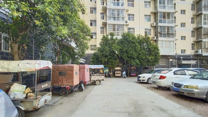 泰安商城小区外景图