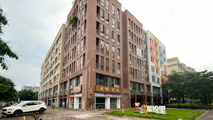 绿地未来城缤纷里外景图