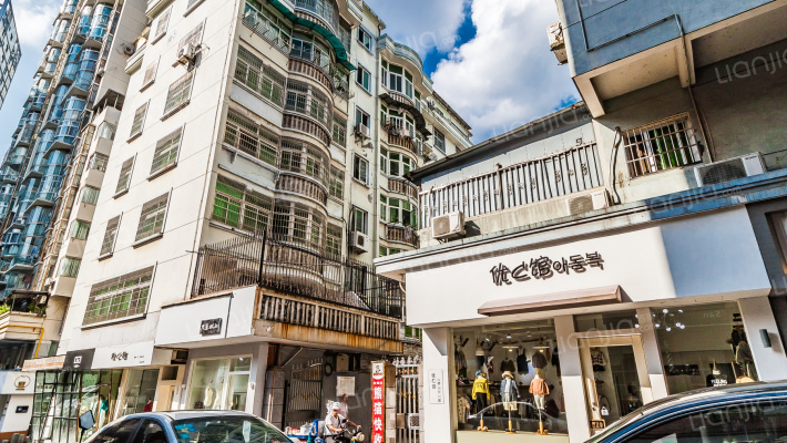 中景公寓外景图