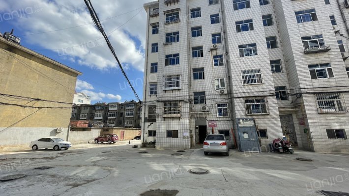 丝绸公司家属楼外景图