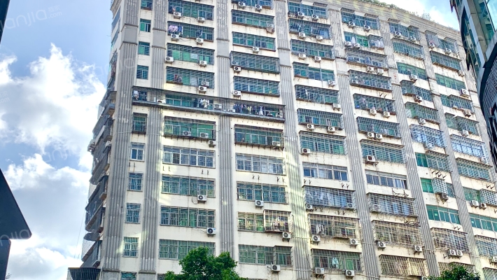 新亚大厦外景图