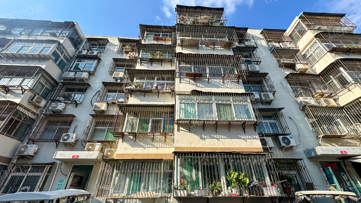 山川东风小区外景图