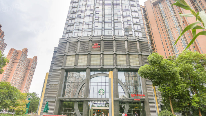 央央春天外景图