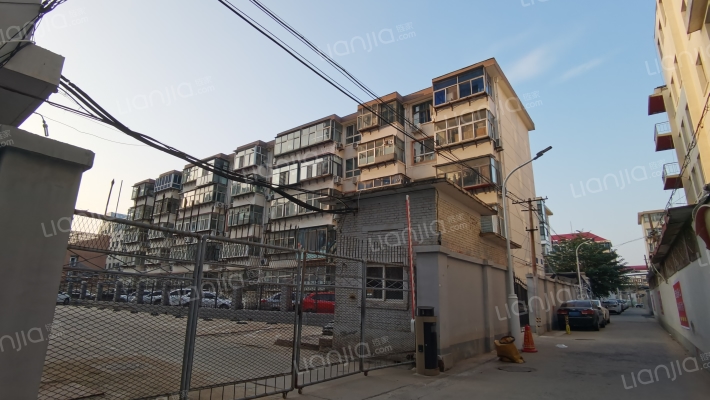 建管局宿舍外景图