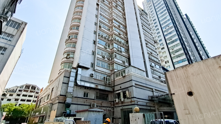 郑州名鞋大厦外景图