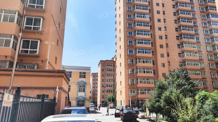 佳隆小区外景图